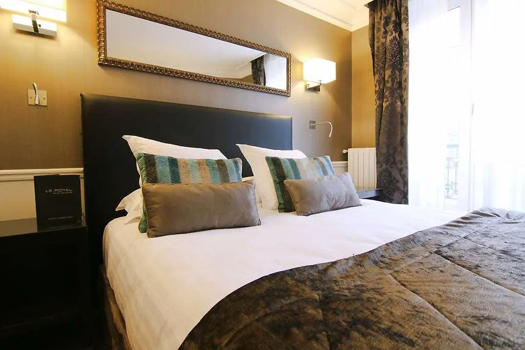 פריז Hotel Le Royal Rive Gauche 3*,  צרפת